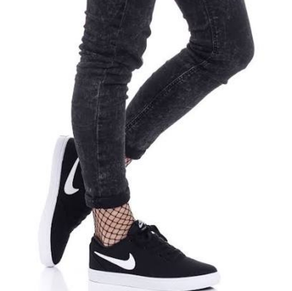 nike sb check solar canvas black white